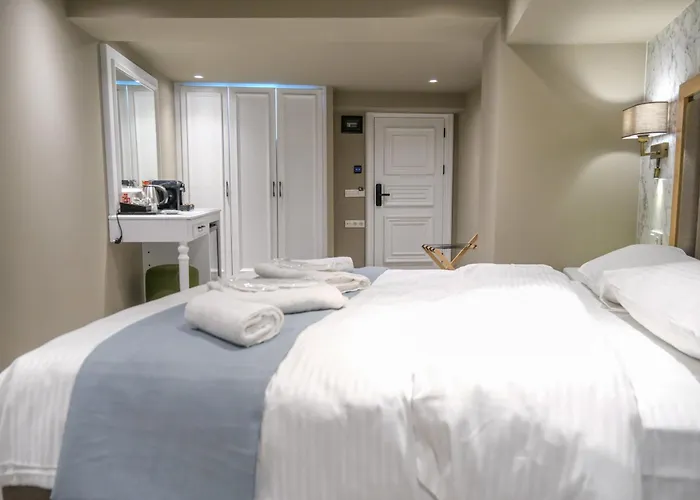 La Vida Ex Palazzo Karakoey Hotel 4*